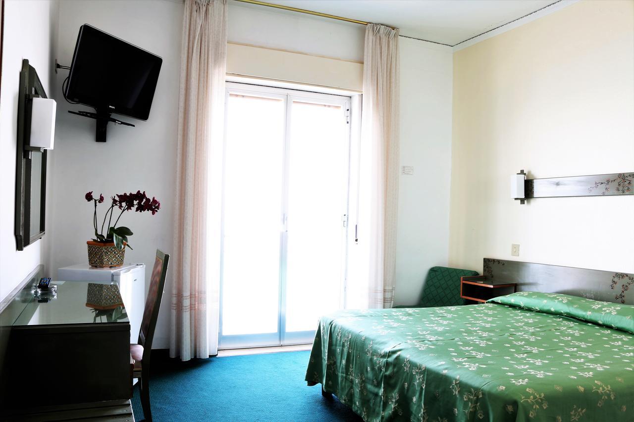 Hotel Kennedy SantʼAlessio Siculo Chambre photo